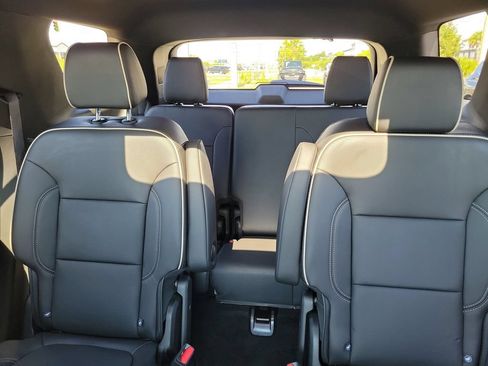 Used 2024 Chevrolet Traverse Premier w/ Redline Edition FWD image 17