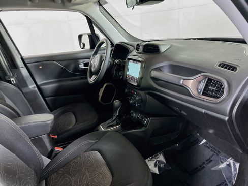 Used 2023 Jeep Renegade Latitude w/ Sun/Sound Group AWD/4WD image 28