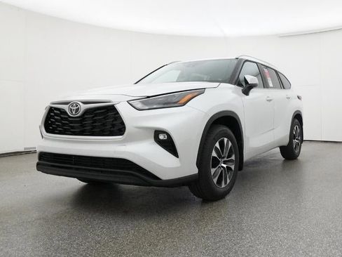 New 2026 Toyota Highlander XLE image 32