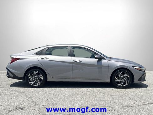 Used 2025 Hyundai Elantra SEL FWD image 24