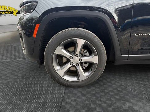 New 2026 Jeep Grand Cherokee Limited w/ Luxury Tech Group II RWD image 14