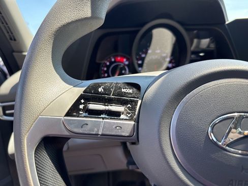 Used 2023 Hyundai Elantra SEL image 29