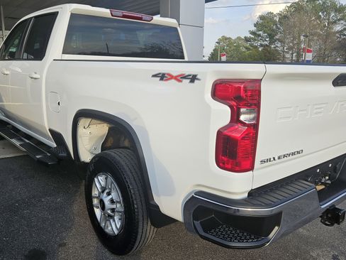 Used 2025 Chevrolet Silverado 2500 LT w/ Convenience Package image 7