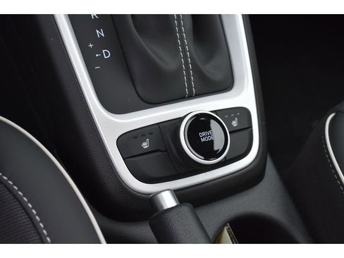 New 2025 Hyundai Venue Limited image 28