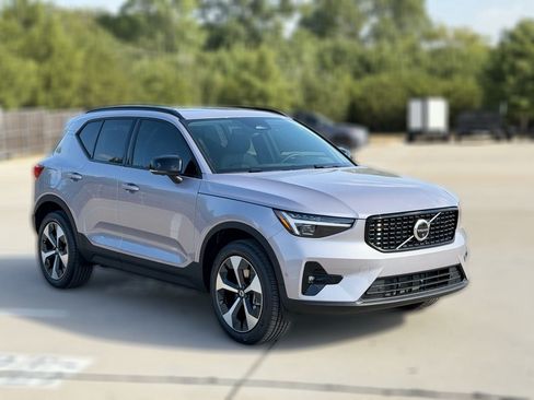 New 2026 Volvo XC40 B5 Plus w/ Protection Package Premier AWD/4WD image 4