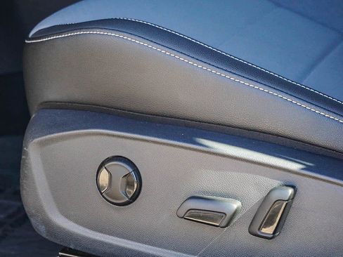 Used 2025 Volkswagen Jetta SE image 21