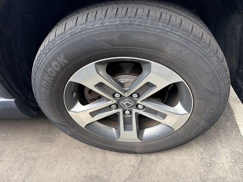 Used 2023 Honda Pilot EX-L image 11