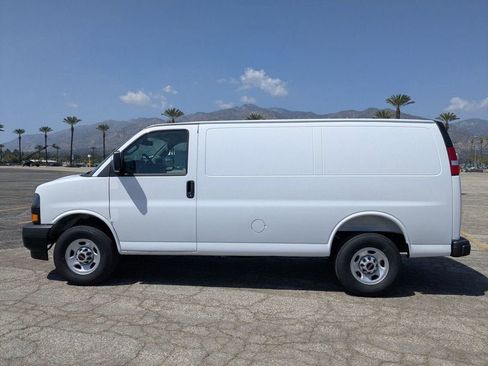 New 2026 GMC Savana 2500 w/ Driver Convenience Package RWD image 9