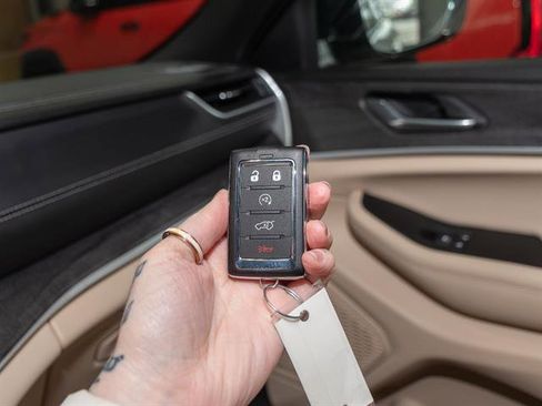 Used 2025 Jeep Grand Cherokee Limited w/ Trailer Tow Package image 15