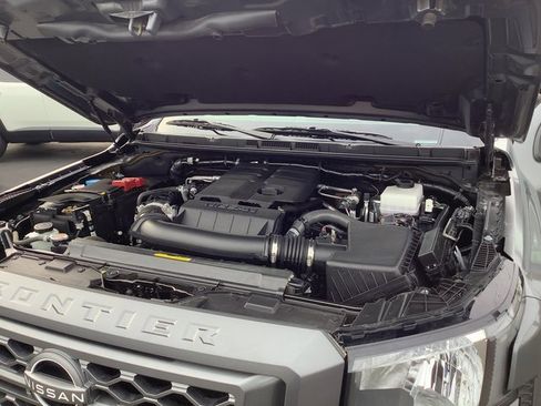 Used 2024 Nissan Frontier SV w/ Technology Package image 40