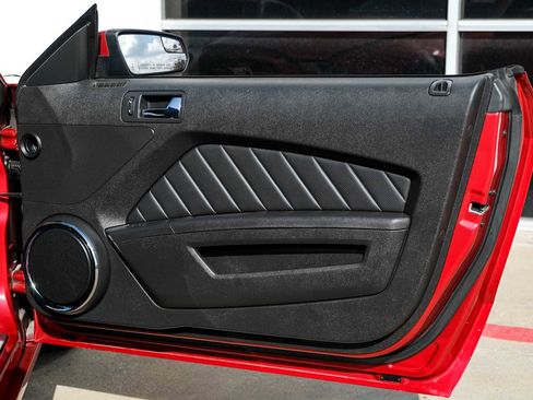 Used 2013 Ford Mustang Premium image 36