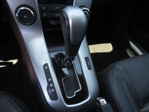 Used 2015 Chevrolet Cruze LTZ w/ Sun, Sound and Sport Package FWD image 20