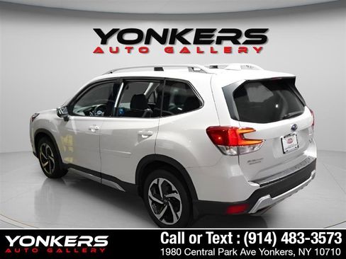 Used 2022 Subaru Forester Touring image 2
