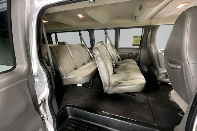 Used 2025 Chevrolet Express 3500 LT w/ LT Preferred Equipment Group RWD image 17