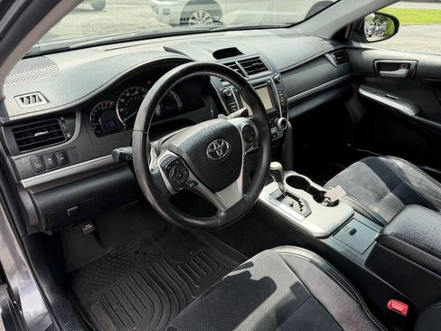 Used 2014 Toyota Camry SE w/ Leather Package FWD image 9