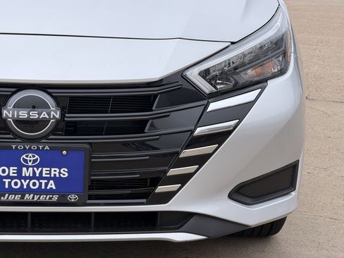 Used 2025 Nissan Versa SV FWD image 4