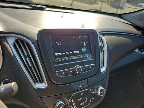 Used 2018 Chevrolet Malibu LS image 17