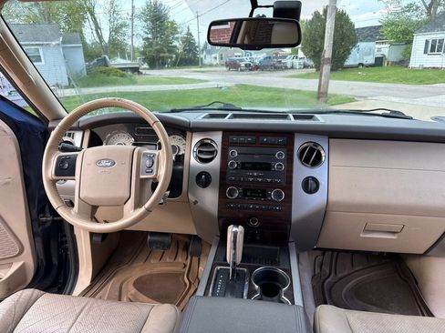 Used 2014 Ford Expedition XLT w/ Equipment Group 202A AWD/4WD image 9