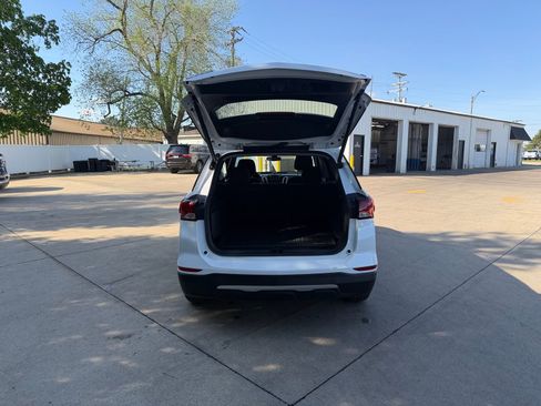 Used 2024 Chevrolet Equinox LT FWD image 33