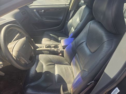 Used 2001 Volvo V70 2.4T FWD image 4