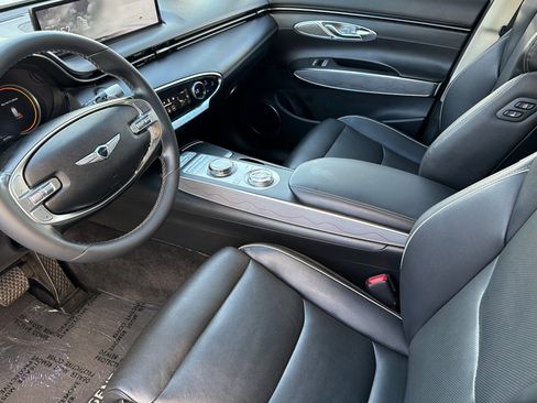 Used 2023 Genesis GV70 2.5T w/ Advanced Package image 9
