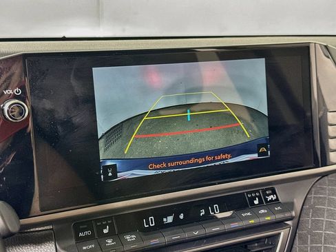 Used 2025 Toyota Camry XLE FWD image 10