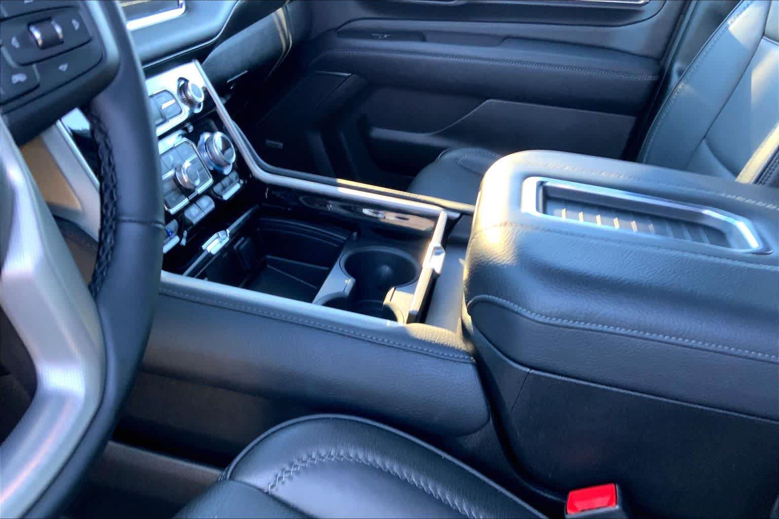 Used 2023 GMC Yukon XL Denali AWD/4WD image 16