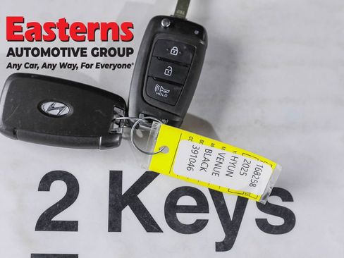 Used 2025 Hyundai Venue SE image 25