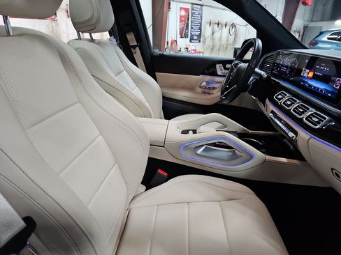 Certified 2025 Mercedes-Benz GLS 450 4MATIC image 11