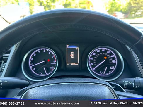 Used 2019 Toyota Camry SE FWD image 24