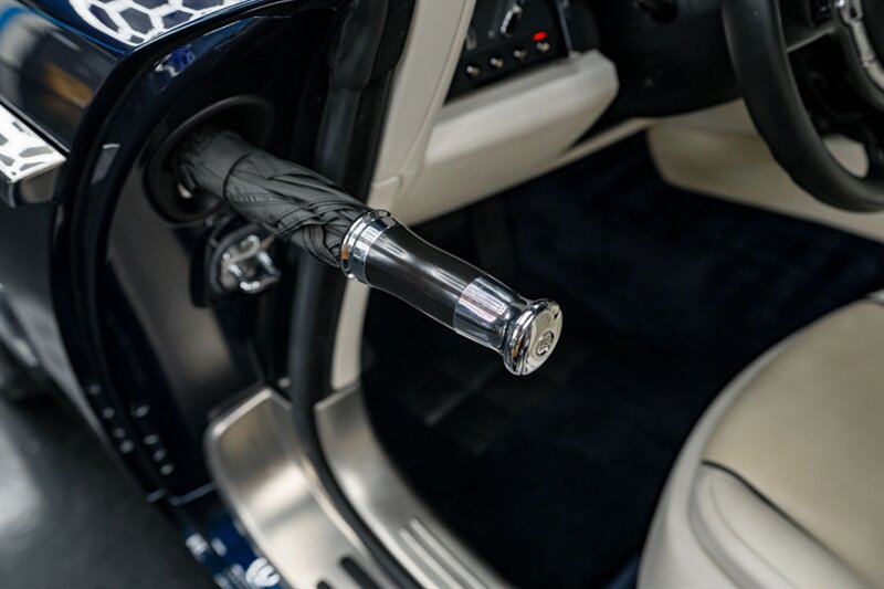 Used 2015 Rolls-Royce Wraith RWD image 32