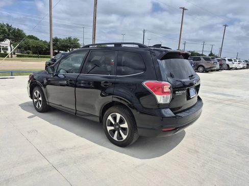 Used 2017 Subaru Forester 2.5i Limited AWD/4WD image 9
