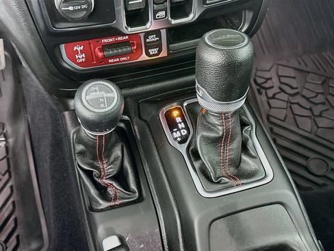 Used 2023 Jeep Gladiator Rubicon w/ Cold Weather Group AWD/4WD image 16