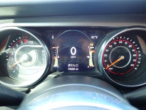 Used 2018 Jeep Wrangler Unlimited Sahara w/ Uconnect 4C Nav & Sound Group AWD/4WD image 16