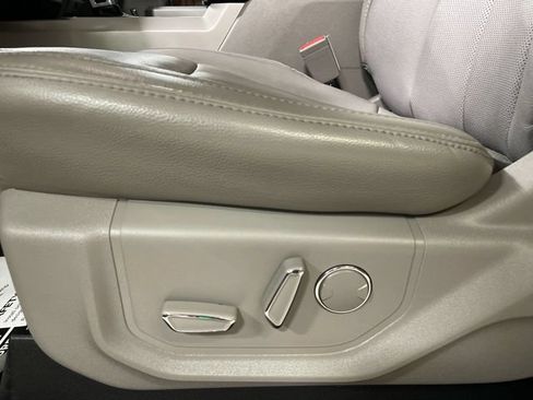 Used 2018 Ford F150 Lariat w/ Equipment Group 502A Luxury AWD/4WD image 12