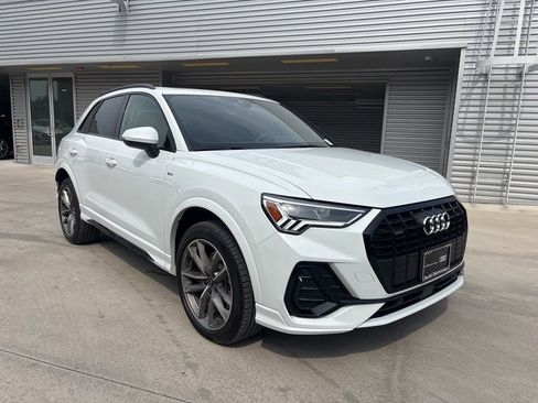 Used 2025 Audi Q3 2.0T Premium w/ Convenience Package AWD/4WD image 3