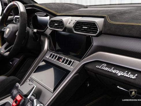 Used 2024 Lamborghini Urus Performante image 61