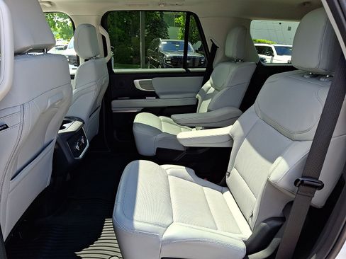 Certified 2025 Ford Expedition Platinum w/ Driver's Package AWD/4WD image 13