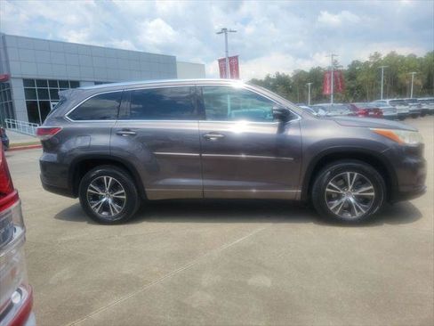 Certified 2016 Toyota Highlander XLE FWD image 7