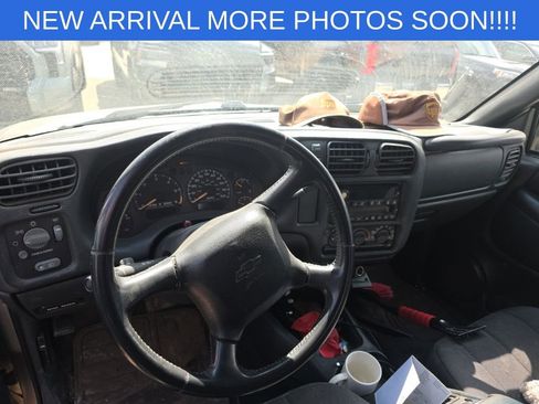 Used 2004 Chevrolet S10 Pickup LS w/ Appearance Package AWD/4WD image 9