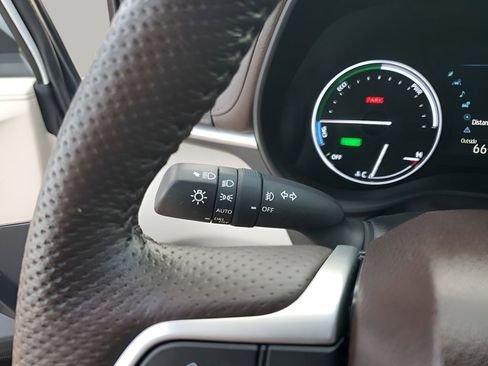 Used 2023 Toyota Sienna Platinum image 37