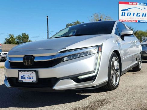 Used 2018 Honda Clarity Touring image 2