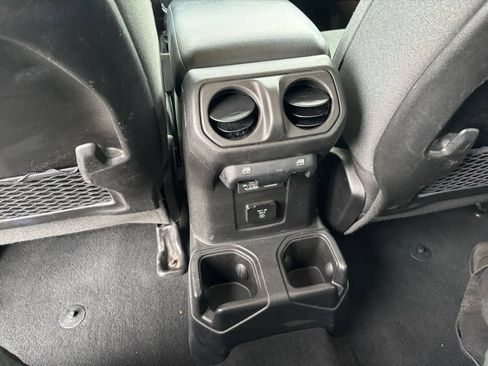 Used 2025 Jeep Wrangler Unlimited Rubicon AWD/4WD image 22
