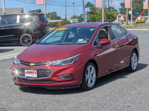 Used 2018 Chevrolet Cruze Premier FWD image 4