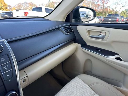 Used 2015 Toyota Camry LE image 26