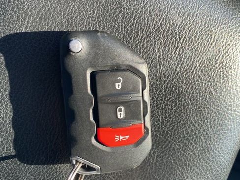Used 2021 Jeep Wrangler Sport AWD/4WD image 31