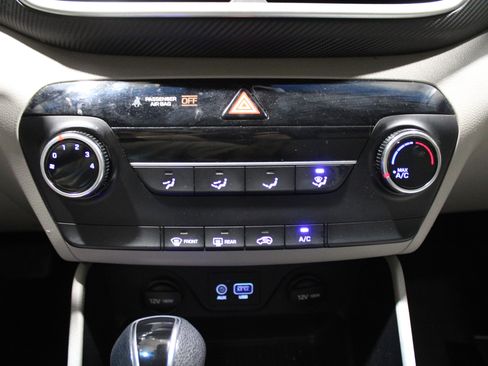 Used 2019 Hyundai Tucson SE image 19