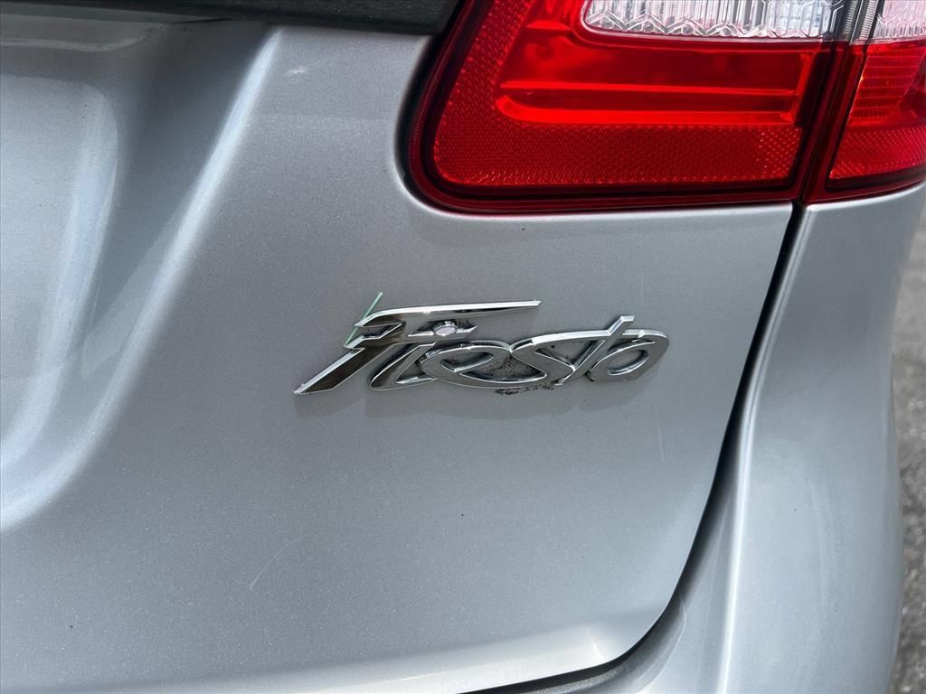 Used 2013 Ford Fiesta SE FWD image 15