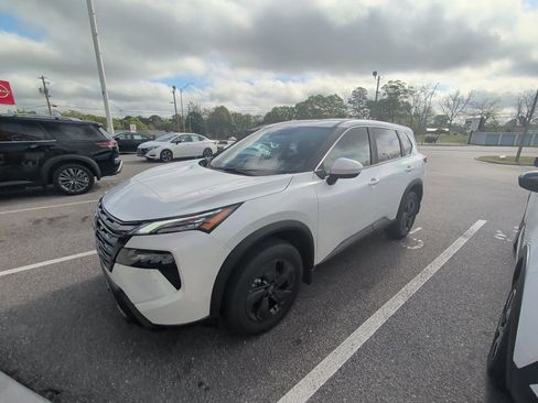 Used 2026 Nissan Rogue SV w/ Cold Weather Package image 1