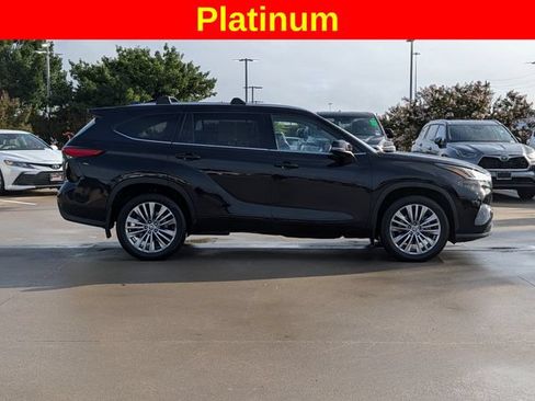Used 2023 Toyota Highlander Platinum FWD image 4